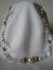 Modeschmuckkette lang mit Perlen auf Lederband